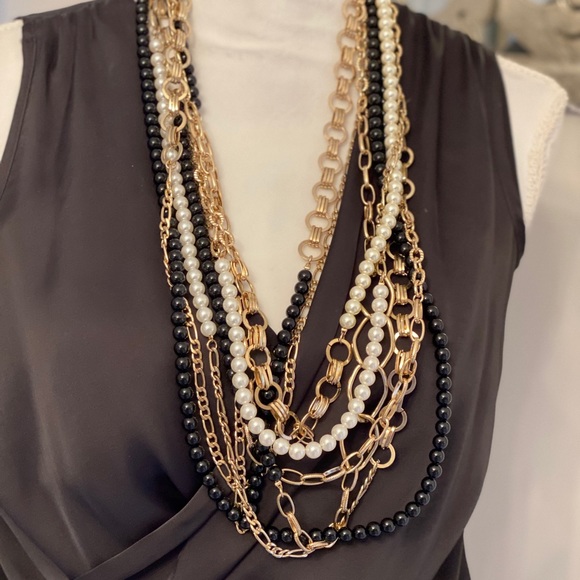 Necklace- like new - Picture 2 of 3